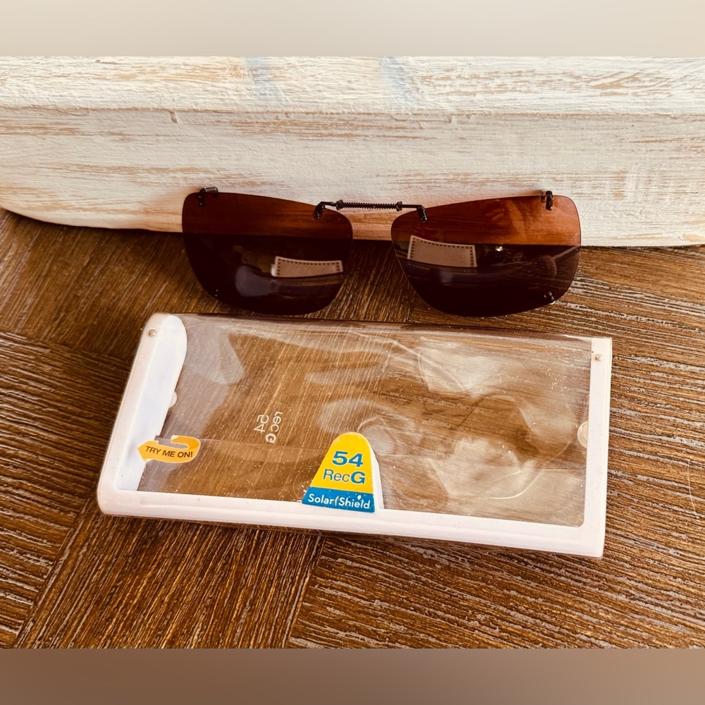 New Unisex Clip on polarized scratch resistant sunglasses with UVA/UVB protectio